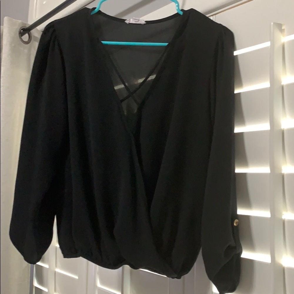 Nice black top. Will love it!